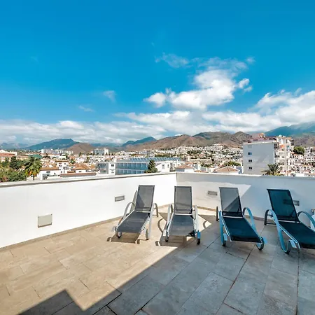 Modern With Location Parador, *