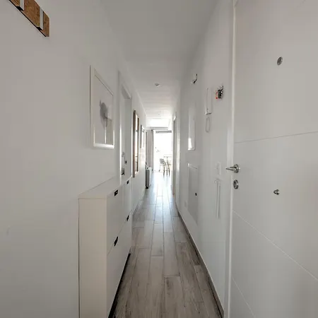 Modern With Location Parador, *