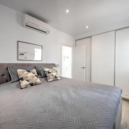 Modern With Location Parador, Apartmán