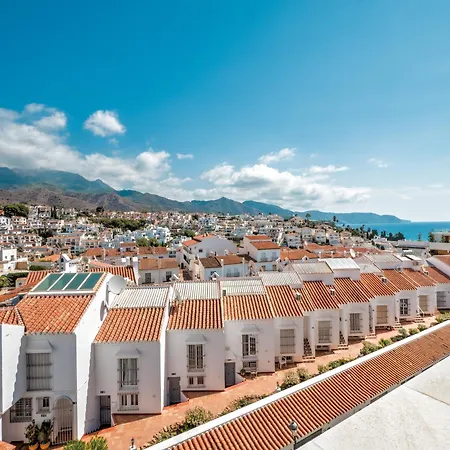 Modern With Location Parador, *