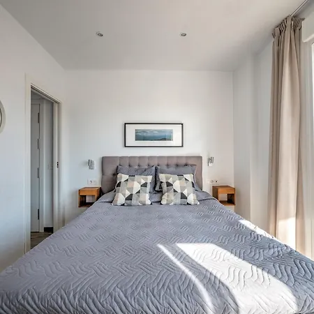 Modern With Location Parador,